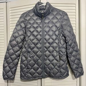 32 degrees Heat women’s puffer, down jacket. Size small, silver. Item 1004997.